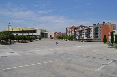 La plaça del President Tarradellas recupera la seva funció de plaça després de més de deu anys.