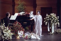 La sala Josep Uclés del Centre Cultural El Carme acull a partir del pròxim dimarts una exposició que ret homenatge a Victoria de los Ángeles