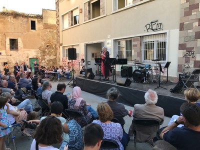 Finalitzen les obres de reurbanització del carrer de la Costa, situat al nucli històric del barri de Dalt de la Vila.