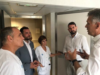 L’alcalde de Badalona, Álex Pastor, ha visitat aquest matí l’Hospital Germans Trias.