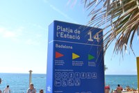 Activitat teatralitzada a la platja de l'Estació de Badalona per recordar la importància de tenir uns hàbits saludables per anar a la platja