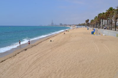 Aquest cap de setmana es comencen a posar en funcionament les dutxes de les platges de Badalona.