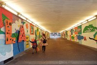 Art participatiu per revitalitzar el túnel del barri de la Salut
