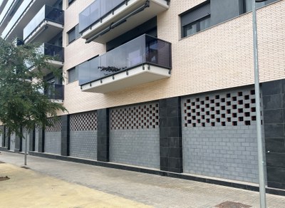 Badalona aprova la construcció, als baixos dels pisos de la Jumberca, de les aules provisionals destinades a l’Institut La Riera.