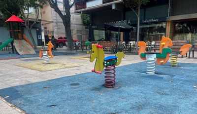Badalona destina més de mig milió d’euros a la renovació de 13 zones de jocs infantils.