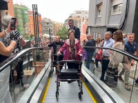 Badalona estrena noves rampes mecàniques al carrer de Cuba després de molts anys sense funcionar per manca de manteniment