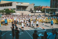 Imatge del el rècord Guinness amb el Torneig de KO de bàsquet més gran del món. Plaça del President Tarradellas. Badalona