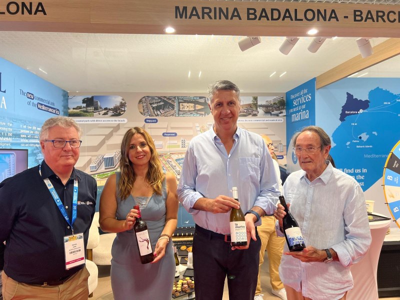 L’acte d’inauguració ha finalitzat amb una degustació de vins de Badalona i de la DO Alella