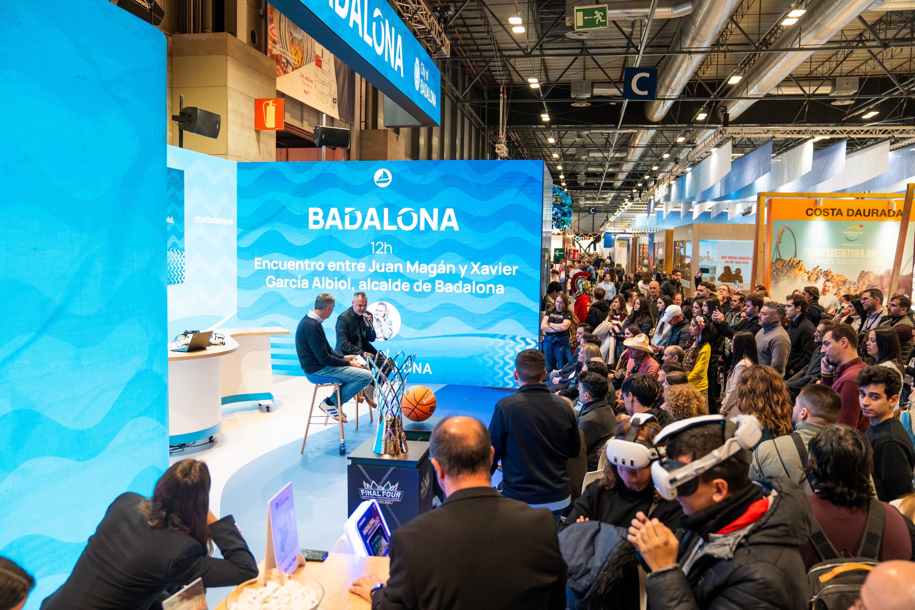 Juan Magán a l'estand de Badalona a FITUR 1