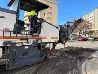 Comencen les obres per renovar completament el paviment de la Travessera de Montigalà