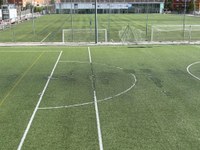 Comencen les obres per substituir la gespa artificial del camp de futbol 7 de Montigalà