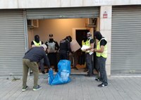 Confiscats 3,2 quilos d’haixix i marihuana en un operatiu conjunt de Mossos i Guàrdia Urbana en un club cannàbic sense llicència al barri de La Mora