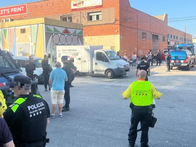 Desocupada una nau del carrer d’Antoni Bori del barri del Gorg.