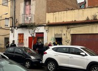 Desocupats dos immobles del carrer de Tortosa, al barri del Gorg, que presentaven un estat ruïnós i havien estat font de molèsties per als veïns