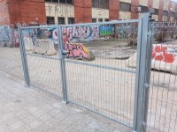 El carrer de les Cosidores del barri de la Mora de Badalona deixa de ser un espai ple de brutícia