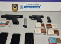 El GEIP de la Guàrdia Urbana de Badalona deté en un control al barri de La Mora un individu que portava dues pistoles, munició, tres telèfons mòbils i 1.000 euros en efectiu