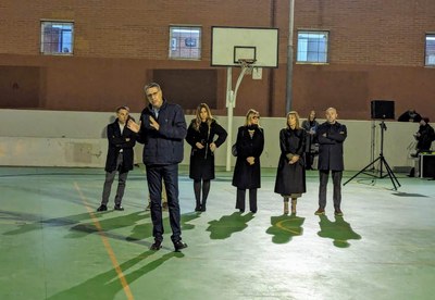 L'alcalde Albiol i membres del Govern municipal durant la reunió amb els veïns afectats.