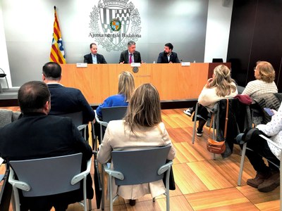 L’acord entre el Govern municipal i el grup Socialista s’ha escenificat aquest dijous al matí en una roda de premsa en què han participat l’alcalde de Badalona, Xavier Garcia Albiol, el primer tinent d’alcaldia, Juan Fernàndez, i el president del Grup Municipal Socialista, Fernando Carrera..