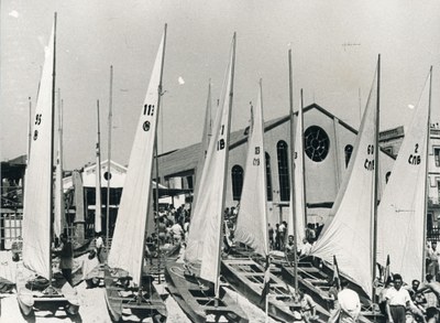 El Museu de Badalona presenta l’exposició “El patí de vela”.