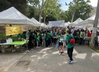 Els Encants de Montigalà acull el 13è Mercat de Cooperatives Escolars amb la participació de 350 alumnes de 5è de primària.