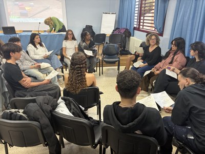 Imatge d'arxiu d'una sessió del projecte “Diàleg juvenil: Som el futur” celebrada a l'IES La Pineda.