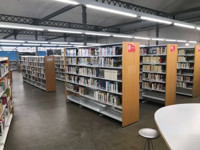 Interior de la Biblioteca Central Urbana Can Casacuberta de Badalona.