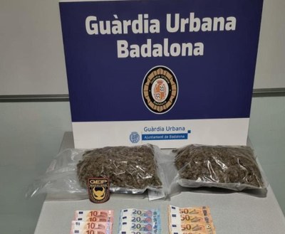 La Guàrdia Urbana de Badalona deté una persona amb 1.074 grams de marihuana que estava accedint a l’antic Institut B9.