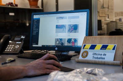 La Guàrdia Urbana de Badalona posa en marxa per primera vegada una eina que facilita la recuperació dels objectes perduts.