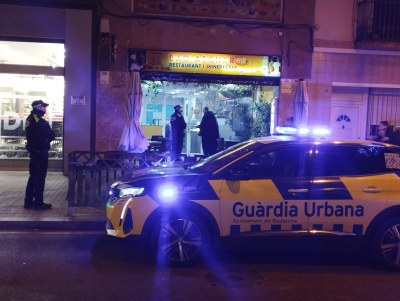 Intervenció de la Guàrdia Urbana de Badalona en un local ubicat al carrer Francesc Macià.