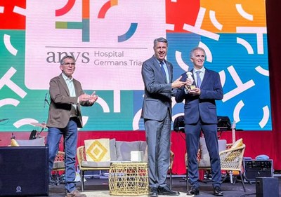 Xavier Garcia Albiol lliura la Venus de la ciutat a l'hospital Germans Trias.