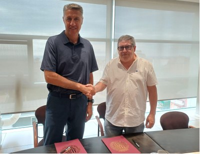 Xavier Garcia Albiol, alcalde de Badalona, i  Julio Molina, president de la Federació d’Associacions de Veïns de Badalona (FAVB).