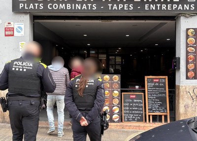 L’Ajuntament precinta un bar al barri de la Salut per no disposar de la llicència d’activitat.