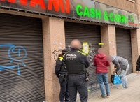 L’Ajuntament de Badalona precinta un establiment d’alimentació d’Artigues que exercia l’activitat sense llicència