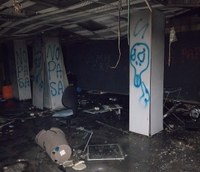 L’Ajuntament de Badalona precinta un local ocupat al barri de la Salut després que ahir va patir un incendi