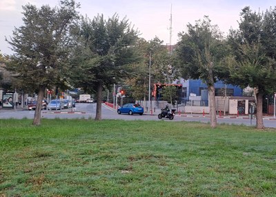 Vista parcial de la rotonda de l'Alguer, al barri de Morera, amb sortida a l'avinguda del President Lluís Companys.
