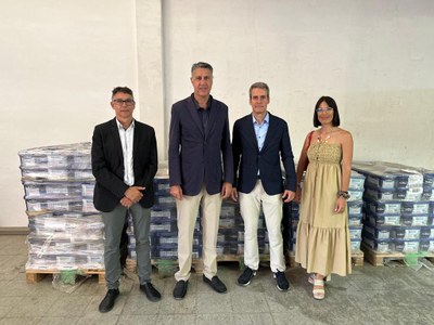 L’Ajuntament de Badalona rep una donació de 3040 quilos de pintura de l’empresa AkzoNobel que s’utilitzaran per fer millores en centres educatius d’alta complexitat de la ciutat.