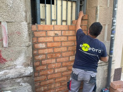 L'alcalde de Badalona convida Pedro Sánchez a visitar la ciutat per conèixer la problemàtica de les ocupacions il·legals.