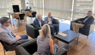 L'alcalde de Badalona es reuneix amb els presidents de les Federacions Espanyola i Catalana de Natació per presentar-los el projecte del complex esportiu amb piscina de 50 metres que s’ubicarà al solar de la Focus.