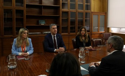 L’alcalde de Badalona i el secretari d’Estat de Medi Ambient arriben a un acord per posar a punt les platges de la ciutat abans de l’estiu.