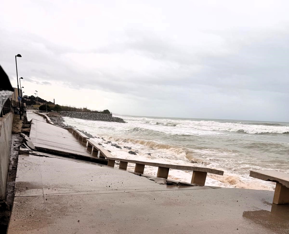 Destrosses nord passeig Marítim de Badalona per la borrasca Harry