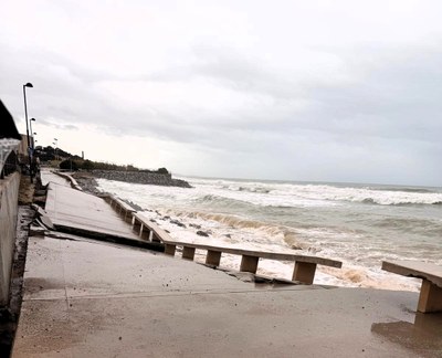 Destrosses nord passeig Marítim de Badalona per la borrasca Harry.