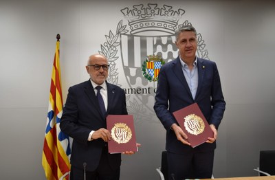 L’alcalde de Badalona signa el primer conveni a Catalunya entre els administradors de finques i un Ajuntament per lluitar contra l’ocupació il·legal.