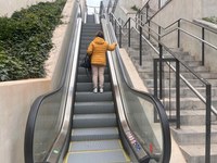 Les escales mecàniques del carrer de Fortuny i del carrer de Solsona tornen a funcionar després d’un any i mig aturades
