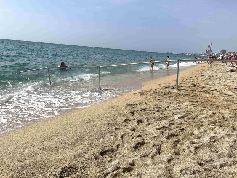 Barana accés aigua platja dels Pescadors