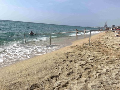 Barana accés aigua platja dels Pescadors.
