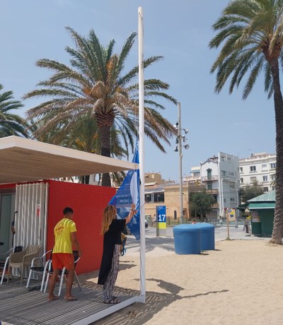 Hissada de la bandera blava.