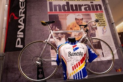 L’exposició “Llegendes de l’Esport” porta a Badalona peces que evoquen els grans èxits del món de l’esport.