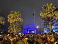 Omar Montes fa vibrar 43.000 veïns en un concert multitudinari al passeig Marítim, dins dels actes de la Nit de Sant Anastasi