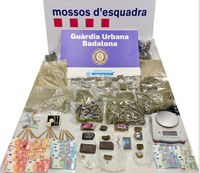 Operatiu dels Mossos d’Esquadra i la Guàrdia Urbana de Badalona en una associació de cànnabis que es dedicava al tràfic de drogues