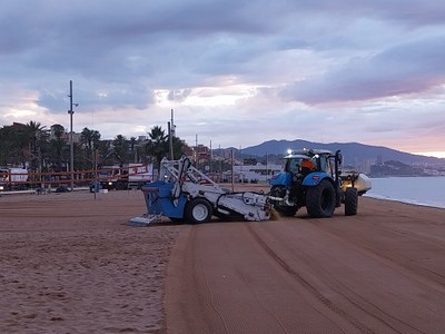 Operatiu especial de seguretat i neteja per a la revetlla de Sant Joan 2025 a Badalona.